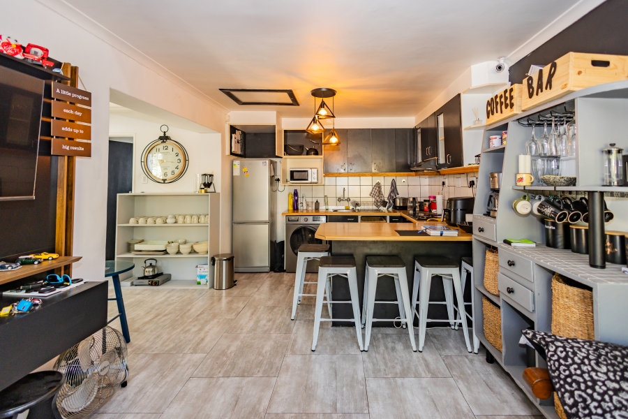 2 Bedroom Property for Sale in Oakglen Western Cape